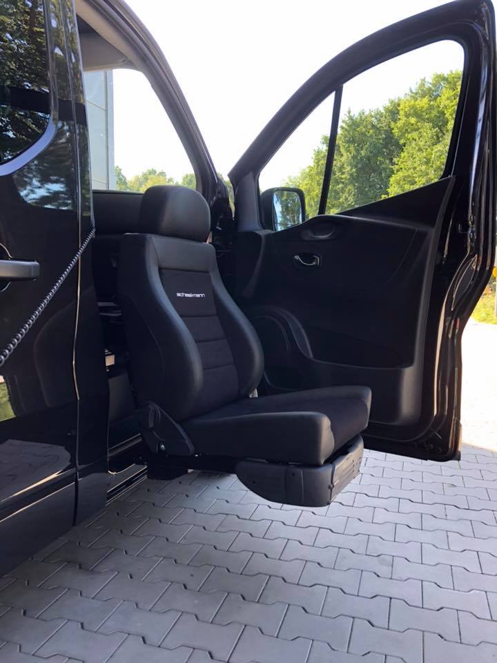 Schwenksitz - Hubsitz im Fiat Talento - behindertengerechter Umbau - Fricke Behindertenfahrzeuge (2)