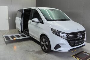 Mercedes Benz V-Klasse mit Seitenlift (AMF K70)