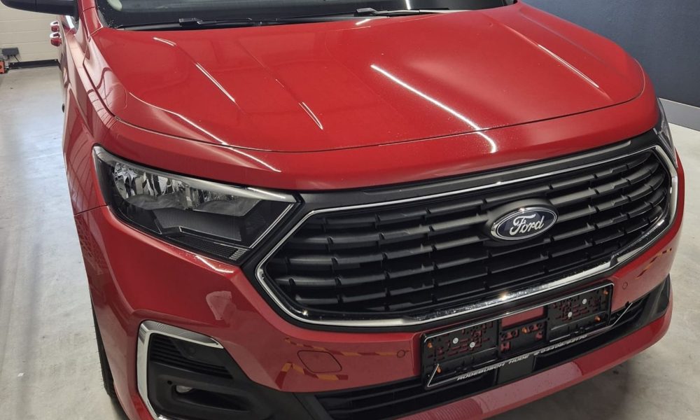 Ford Tourneo Connect (2025) mit Rollstuhleinzug für Selbstfahrer