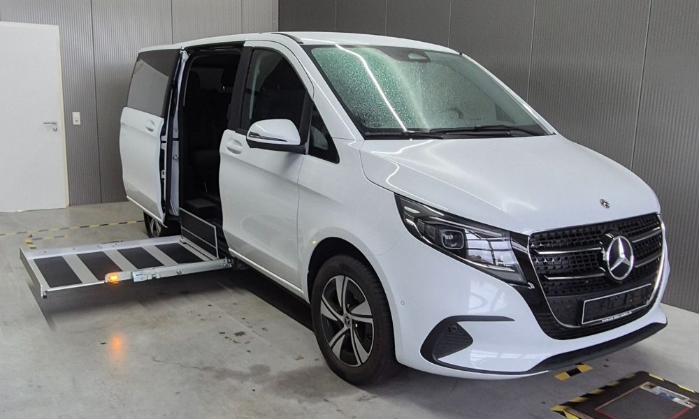 Mercedes Benz V-Klasse mit Seitenlift (AMF K70)